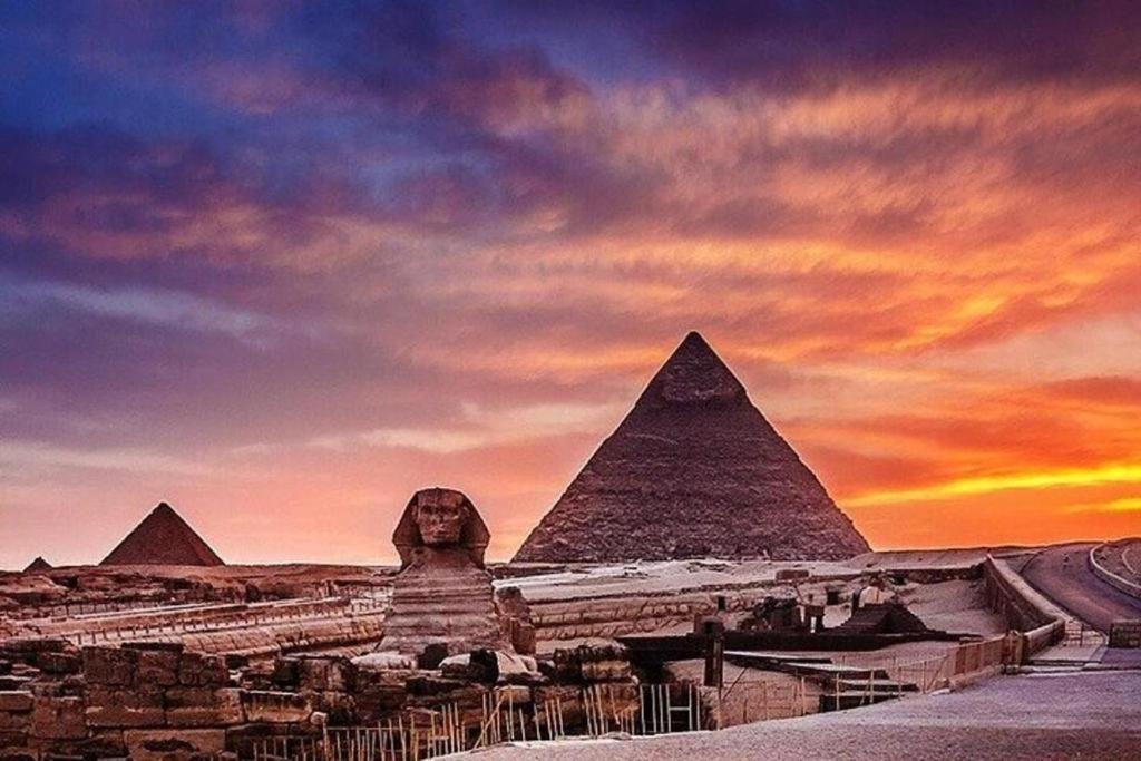 Pyramids Le Caire
